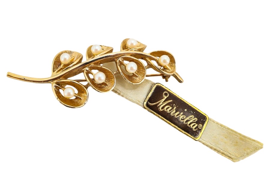 Marvella brooch natura 86' tag attached front