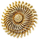 Crown Trifari Modernist Pinwheel Clip On Earrings In Gold Tone – Collectible vintage designer item