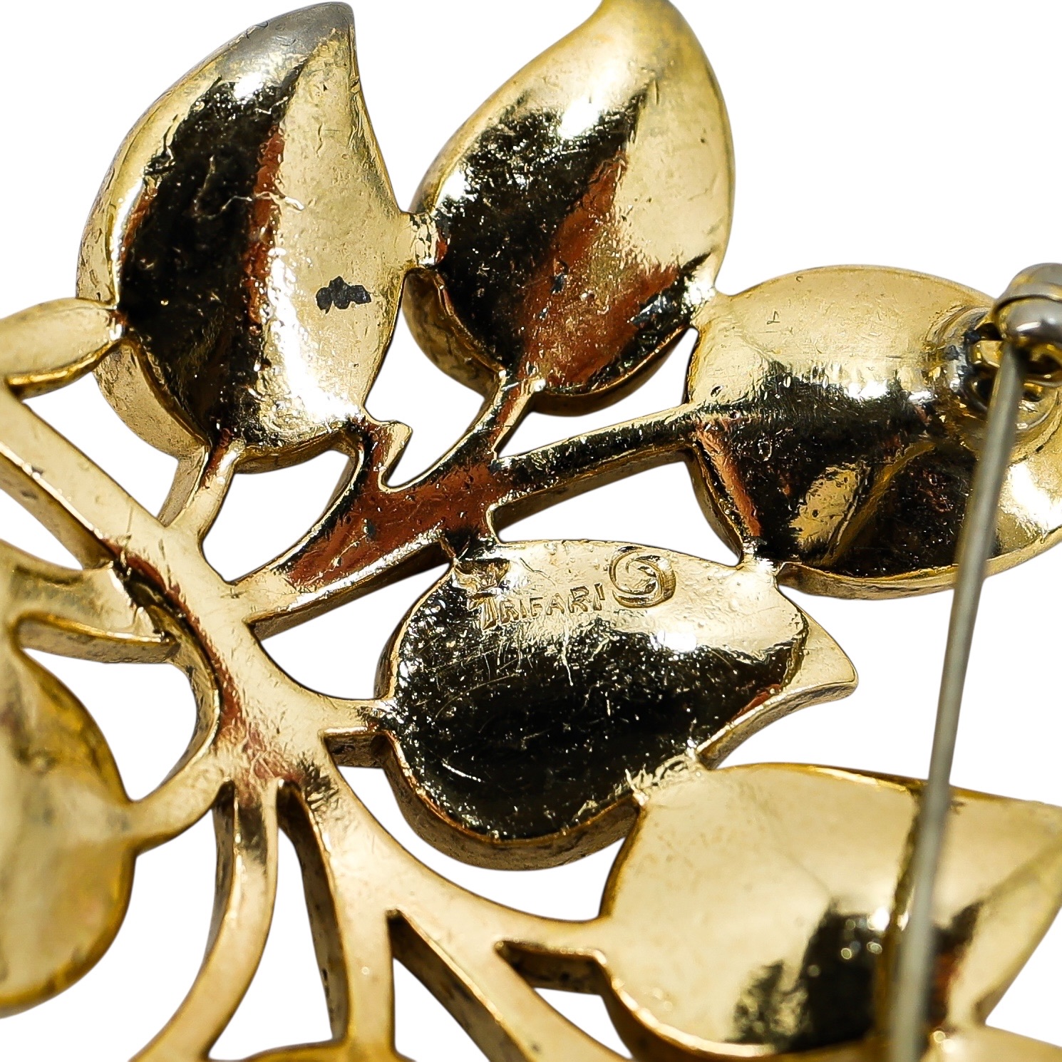 Crown Trifari Gold Tone Sculptural Leaves Full Parure 4 Piece Jewelry Suite Set image 9